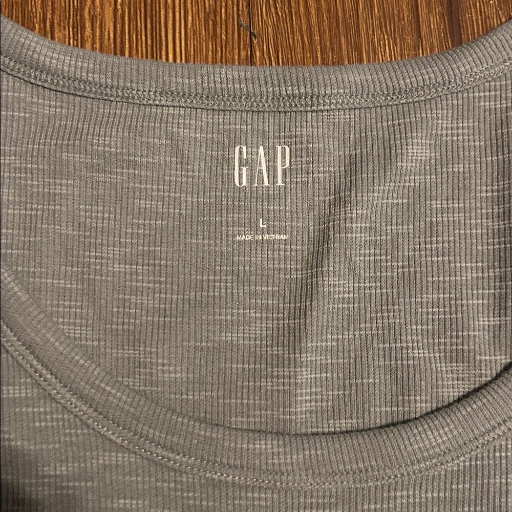 GAP Women's Light Green Puff Sleeve Tee - Picture 3 of 6